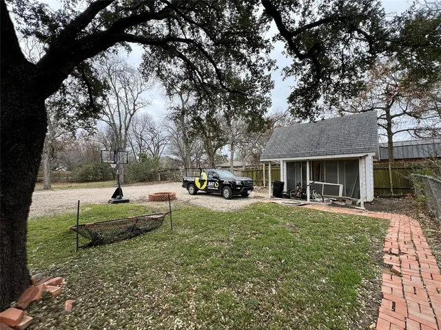 $240,000 | 1018 East Elm Street, Hillsboro, TX 76645