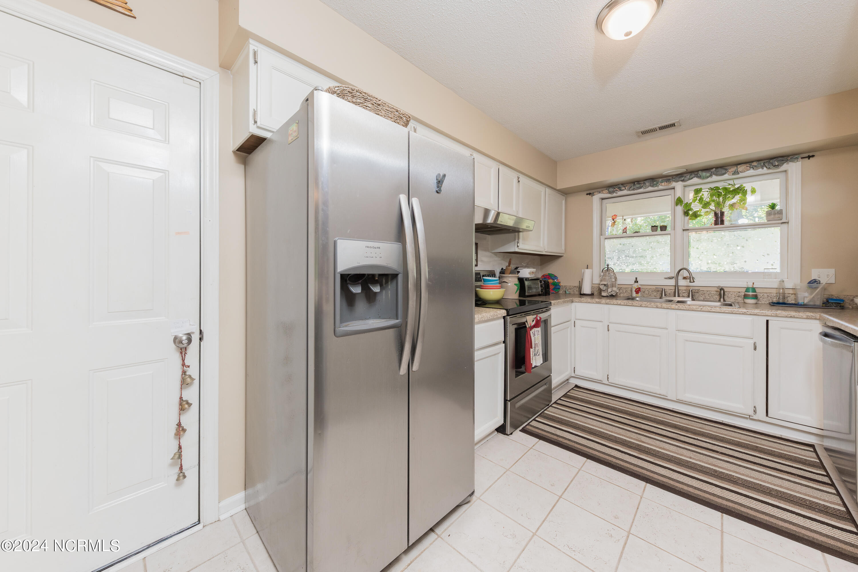 162 Raintree Circle Jacksonville, NC 28540 - Photo 24 of 45 Kitchen
