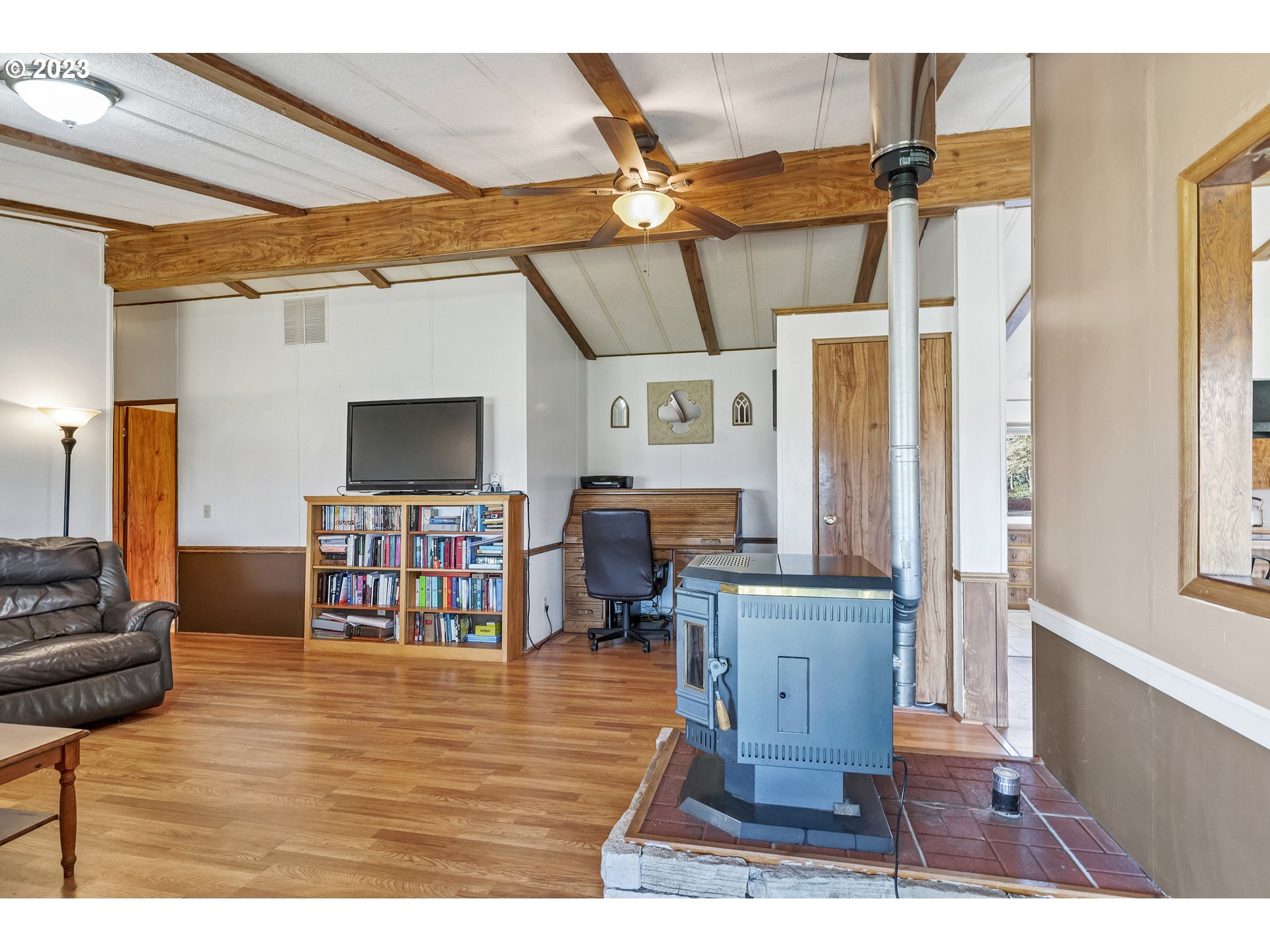 36098 Cold Springs Road Lebanon, OR 97355 - Photo 8 of 42 Gallery Image 8