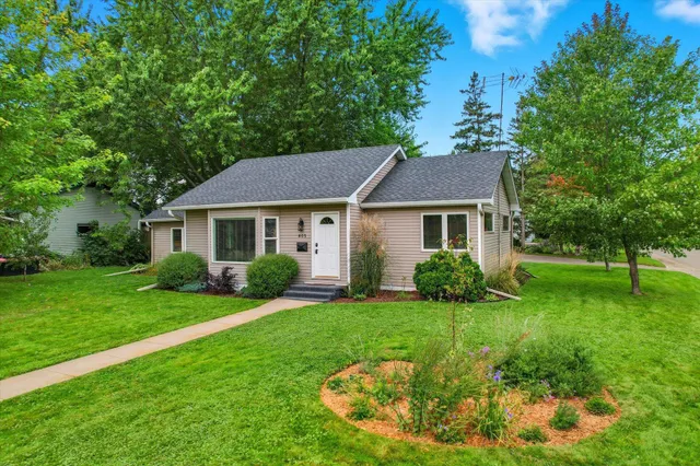 $307,500 | 805 8th Street Southwest, Pine City, MN 55063