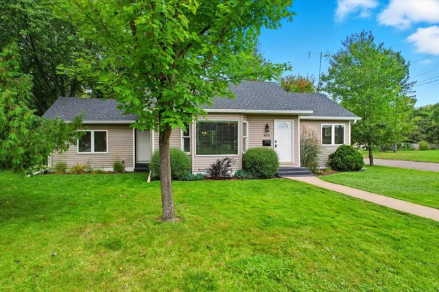 $307,500 | 805 8th Street Southwest, Pine City, MN 55063