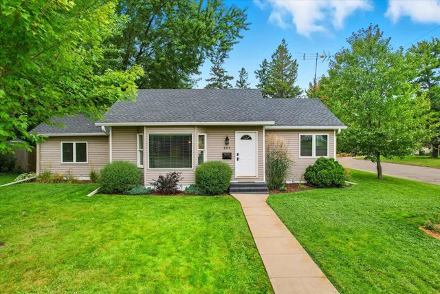 $307,500 | 805 8th Street Southwest, Pine City, MN 55063
