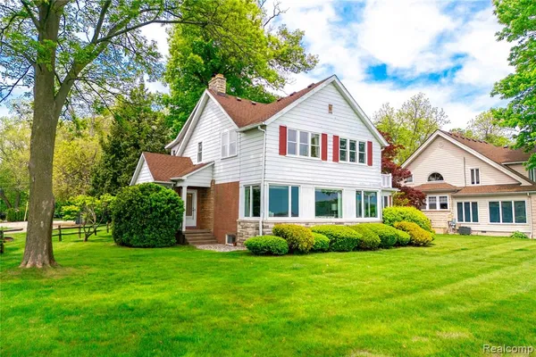 $798,500 | 29863 East River Road, Grosse Ile, MI 48138