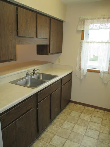 $633 | 480 West Main Street, Unit B8, Osakis, MN 56360