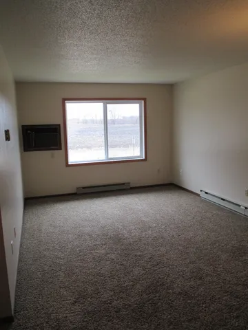 $633 | 480 West Main Street, Unit B8, Osakis, MN 56360