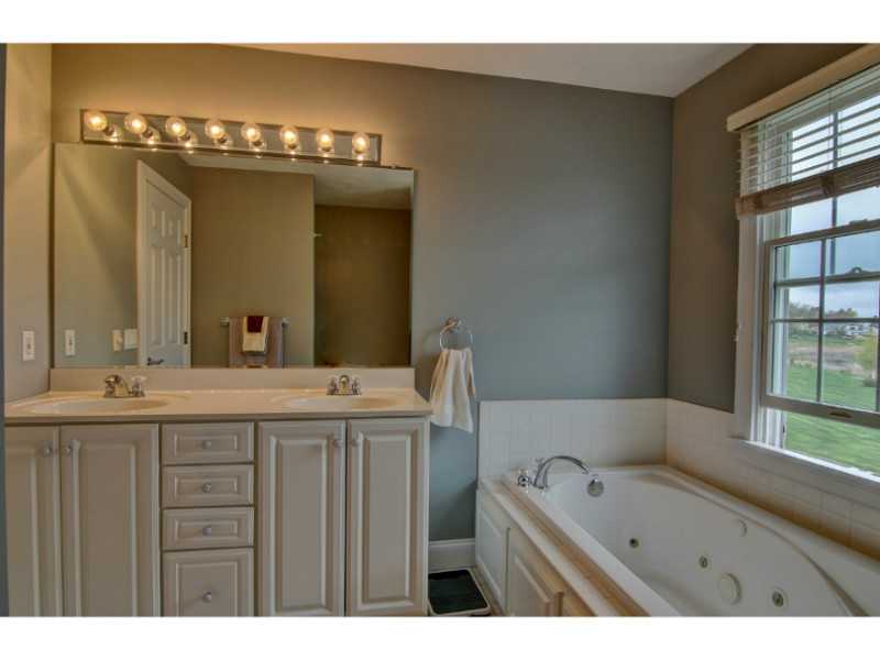 19 Channel View, Unit 1 Warwick, RI 02889 - Photo 19 of 25 Master Bath/Spa.