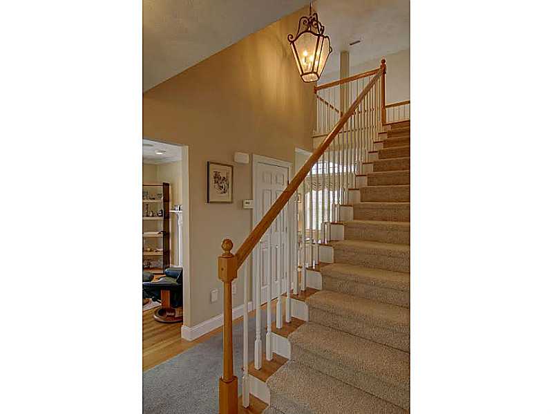 19 Channel View, Unit 1 Warwick, RI 02889 - Photo 4 of 25 Entry.