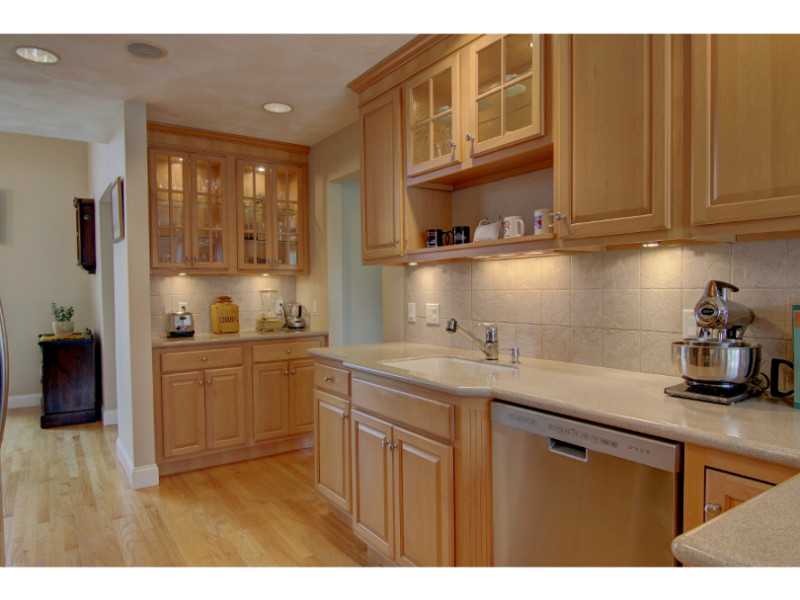 19 Channel View, Unit 1 Warwick, RI 02889 - Photo 6 of 25 Kitchen.