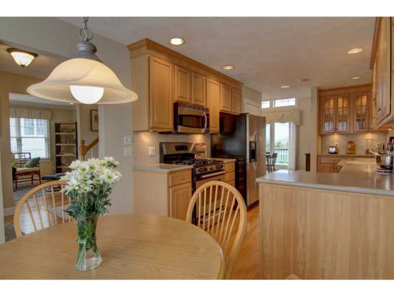 19 Channel View, Unit 1 Warwick, RI 02889 - Photo 7 of 25 Kitchen.