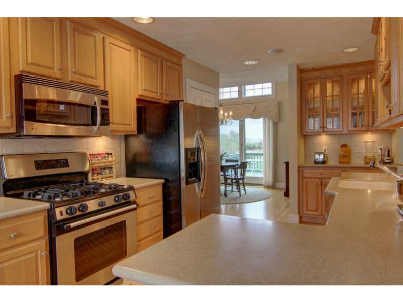 19 Channel View, Unit 1 Warwick, RI 02889 - Photo 9 of 25 Kitchen.