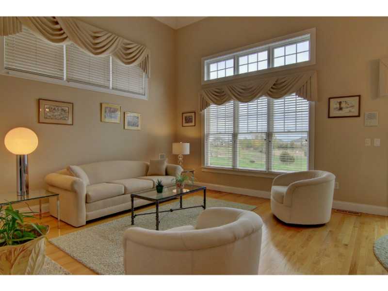 19 Channel View, Unit 1 Warwick, RI 02889 - Photo 10 of 25 Living Room.