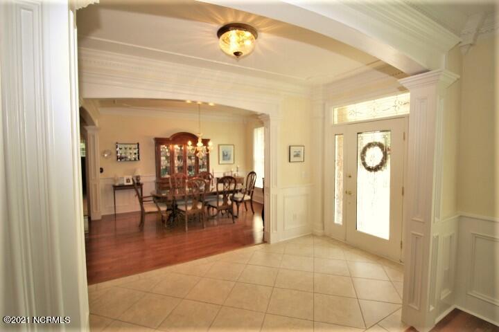 25 Gables Road New Bern, NC 28562 - Photo 15 of 52 living view to dining