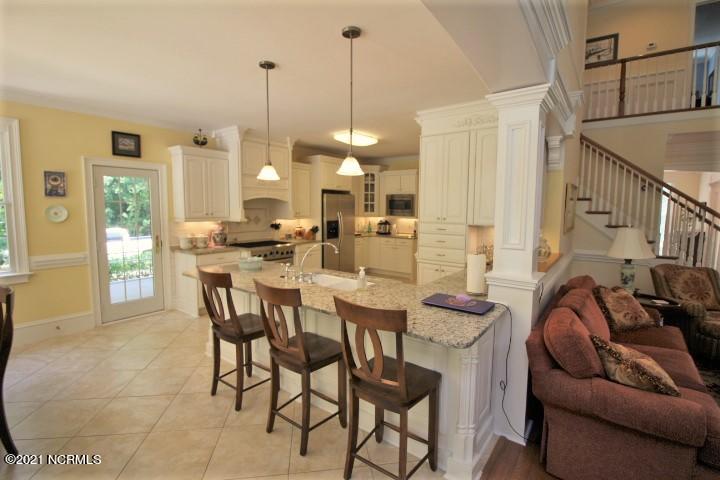 25 Gables Road New Bern, NC 28562 - Photo 20 of 52 luxury kitchen