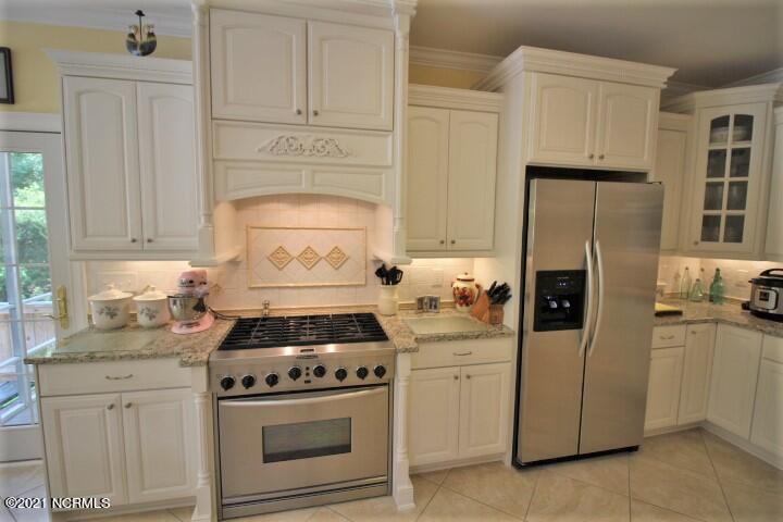 25 Gables Road New Bern, NC 28562 - Photo 22 of 52 luxury kitchen