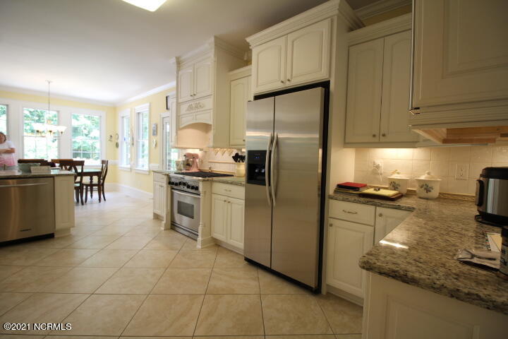 25 Gables Road New Bern, NC 28562 - Photo 24 of 52 luxury kitchen