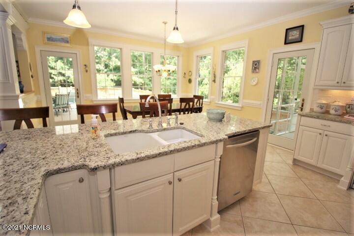 25 Gables Road New Bern, NC 28562 - Photo 30 of 52 luxury kitchen