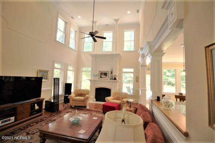 25 Gables Road New Bern, NC 28562 - Photo 10 of 52 two-story living room