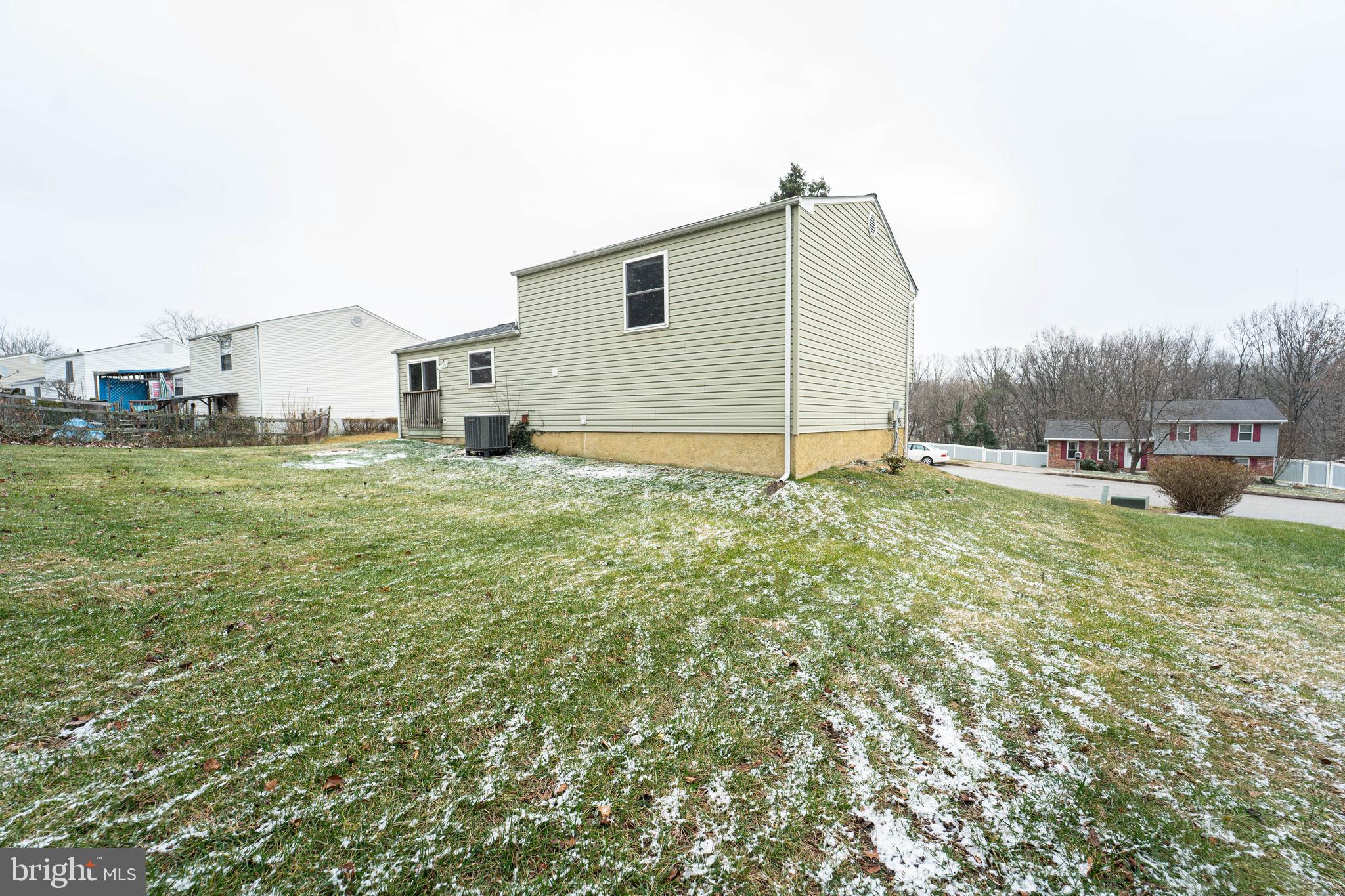 6922 Pinecrest Road Catonsville, MD 21228 - Photo 34 of 36 a backyard of a house with lots of green space