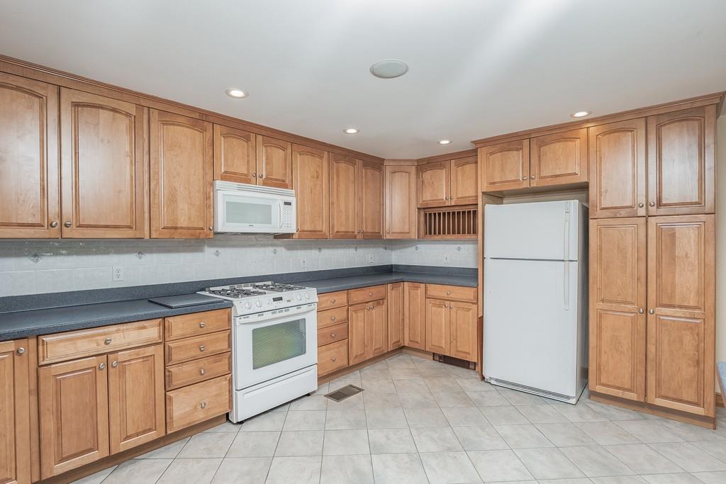 18 Ledge Hill Road Boston, MA 02132 - Photo 16 of 34