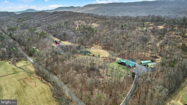 $1,399,500 | 1560 Rhine Hollow Road, East Waterford, PA 17021