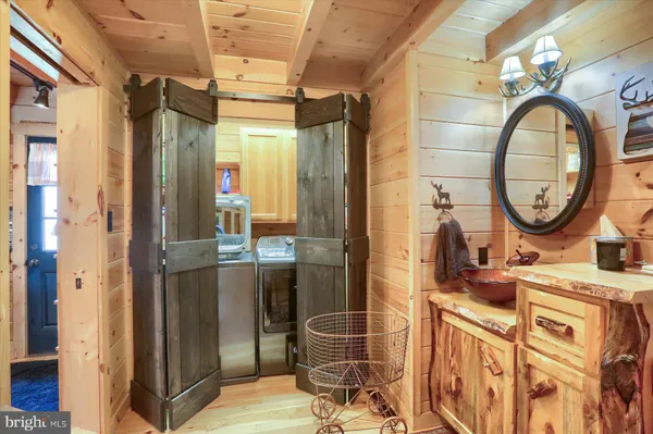 $1,399,500 | 1560 Rhine Hollow Road, East Waterford, PA 17021