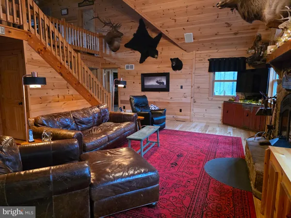 $1,399,500 | 1560 Rhine Hollow Road, East Waterford, PA 17021