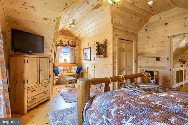 $1,399,500 | 1560 Rhine Hollow Road, East Waterford, PA 17021