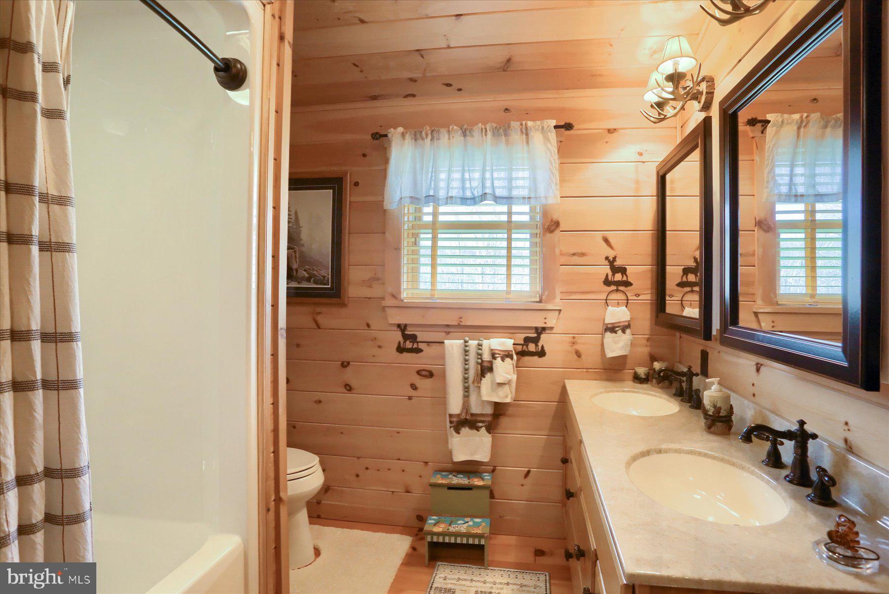 1560 Rhine Hollow Road East Waterford, PA 17021 - Photo 28 of 113 2nd Floor Full Bath with Tub/Shower View 1
