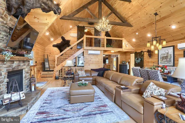 $1,399,500 | 1560 Rhine Hollow Road, East Waterford, PA 17021