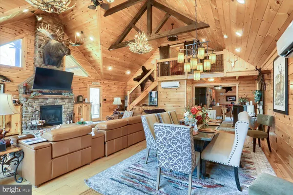 $1,399,500 | 1560 Rhine Hollow Road, East Waterford, PA 17021