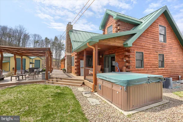 $1,399,500 | 1560 Rhine Hollow Road, East Waterford, PA 17021