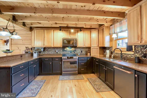 $1,399,500 | 1560 Rhine Hollow Road, East Waterford, PA 17021