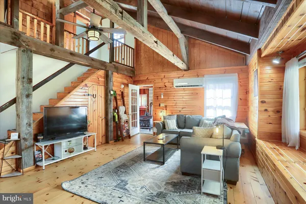 $1,399,500 | 1560 Rhine Hollow Road, East Waterford, PA 17021