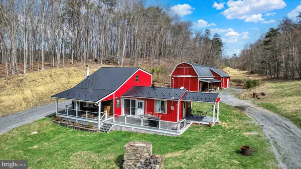 $1,399,500 | 1560 Rhine Hollow Road, East Waterford, PA 17021