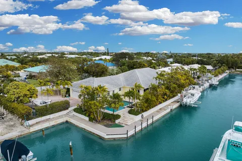 $2,995,000 | 20920 5th Avenue West, Cudjoe, FL 33042