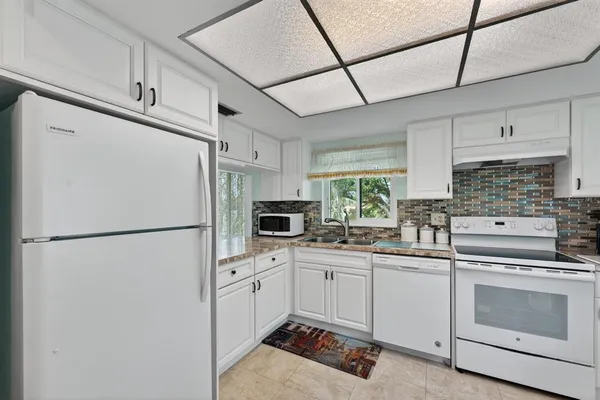 $170,000 | 1111 West Faith Circle, Unit 2006, Bradenton, FL 34212