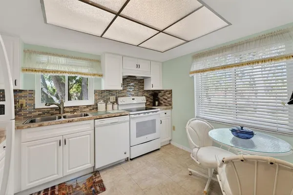 $170,000 | 1111 West Faith Circle, Unit 2006, Bradenton, FL 34212