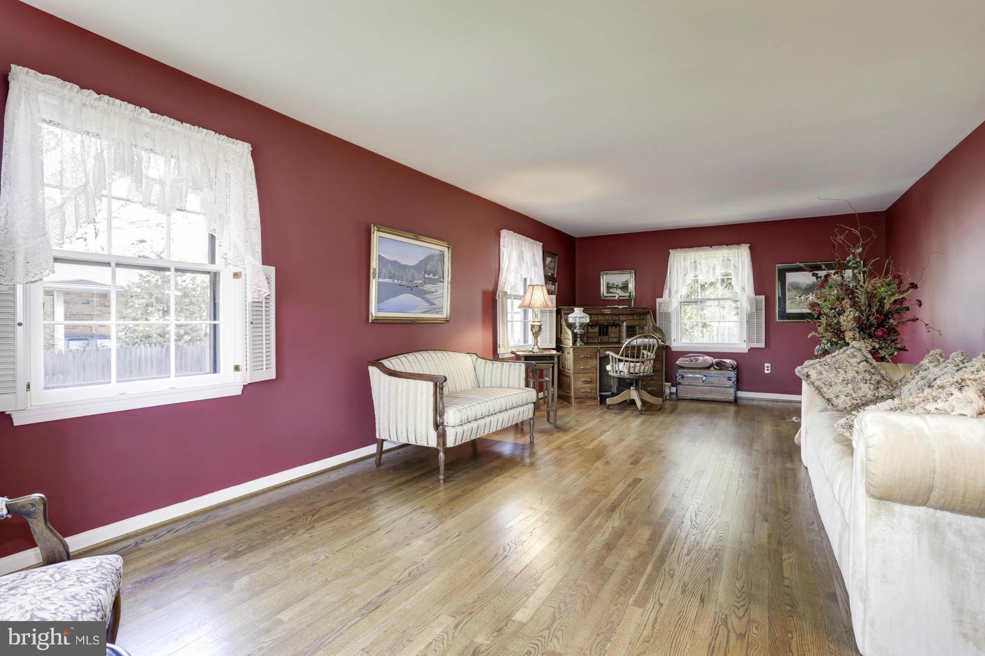 15819 Bond Mill Road Laurel, MD 20707 - Photo 5 of 30 Living Room