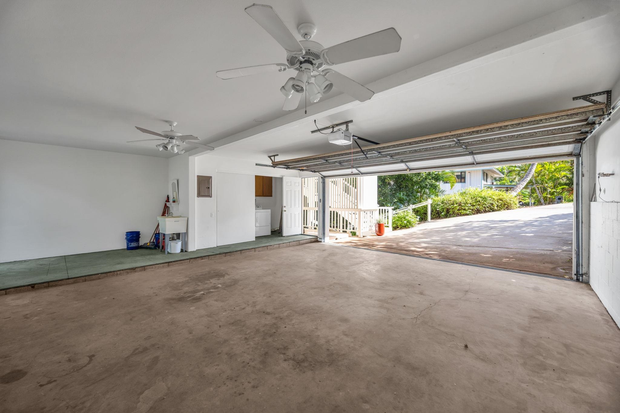 235 Keonekai Road Kihei, HI 96753 - Photo 45 of 50 a view of a livingroom with a ceiling fan and window