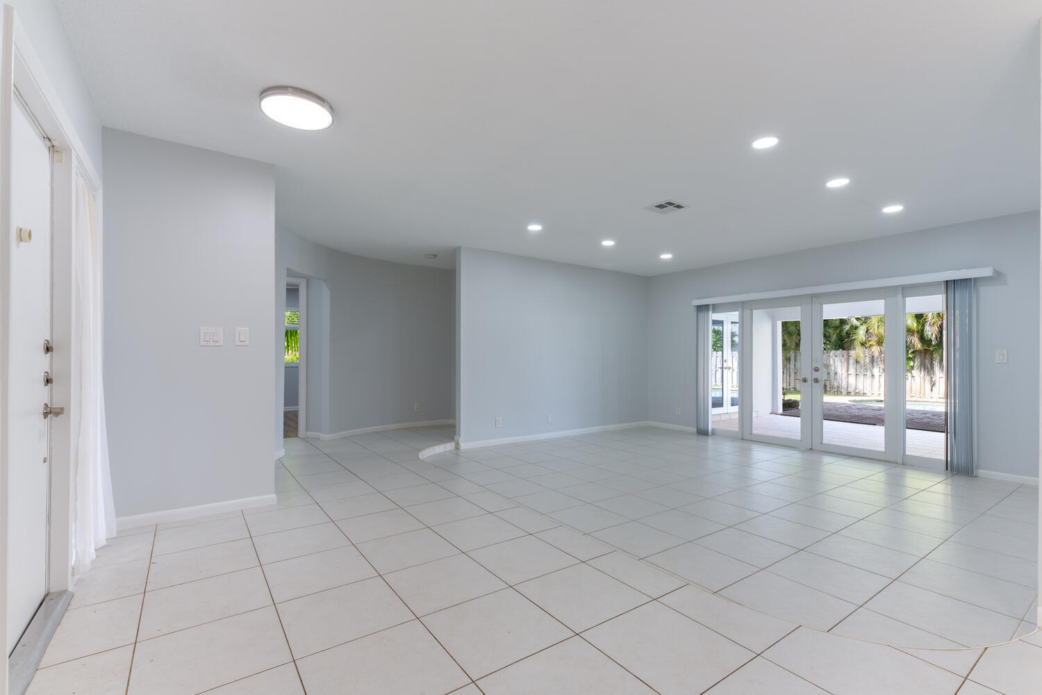 4695 Brandywine Drive Boca Raton, FL 33487 - Photo 4 of 28 a view of an empty room and window