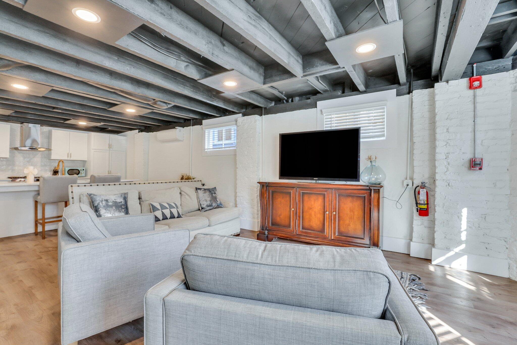 150 Spring Street Charleston, SC 29403 - Photo 13 of 130 13-web-or-mls-0O3A4374