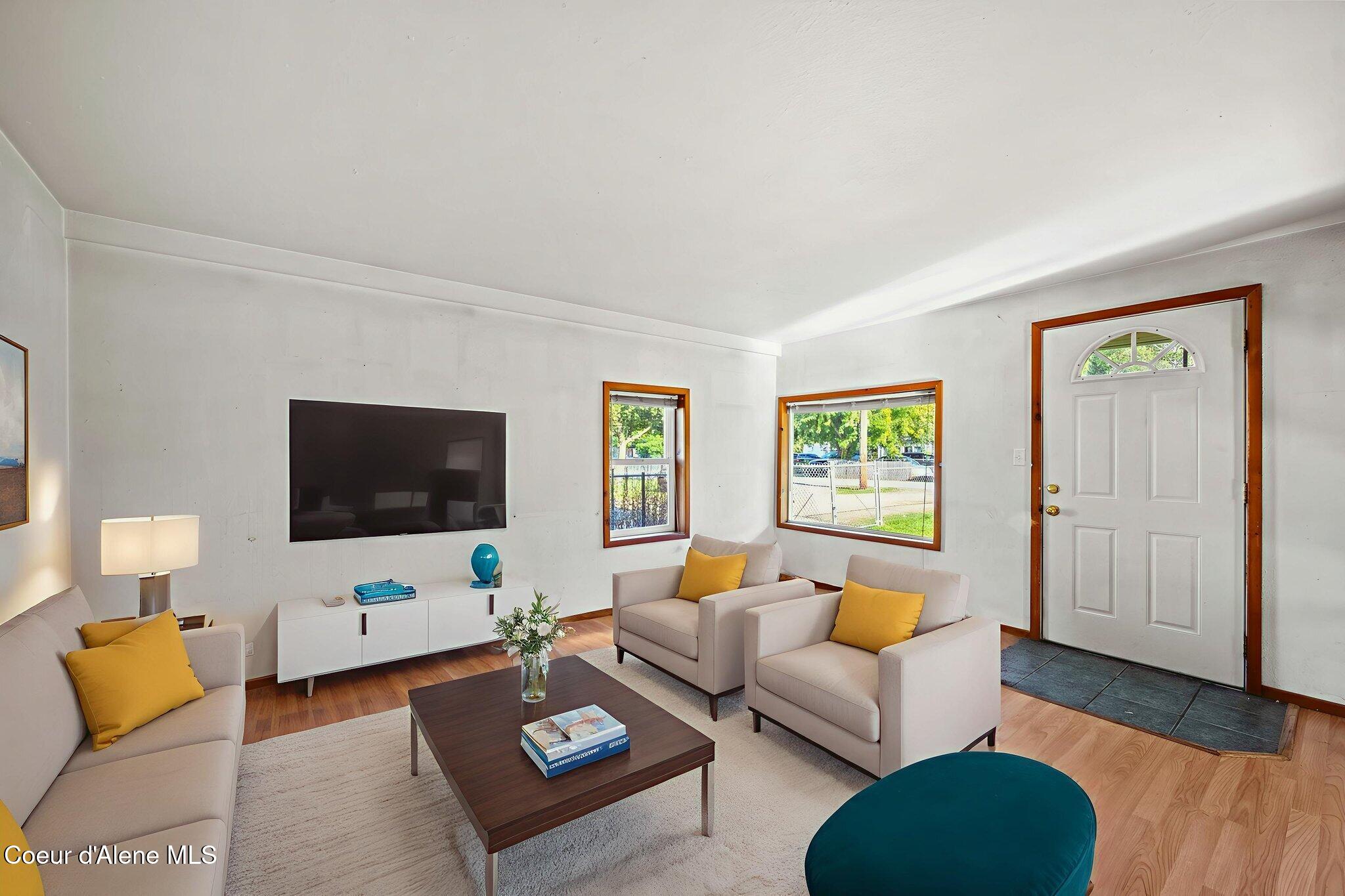 508 B Street Pinehurst, ID 83850 - Photo 5 of 46 22-web-or-mls-DSC_2171 virtually staged