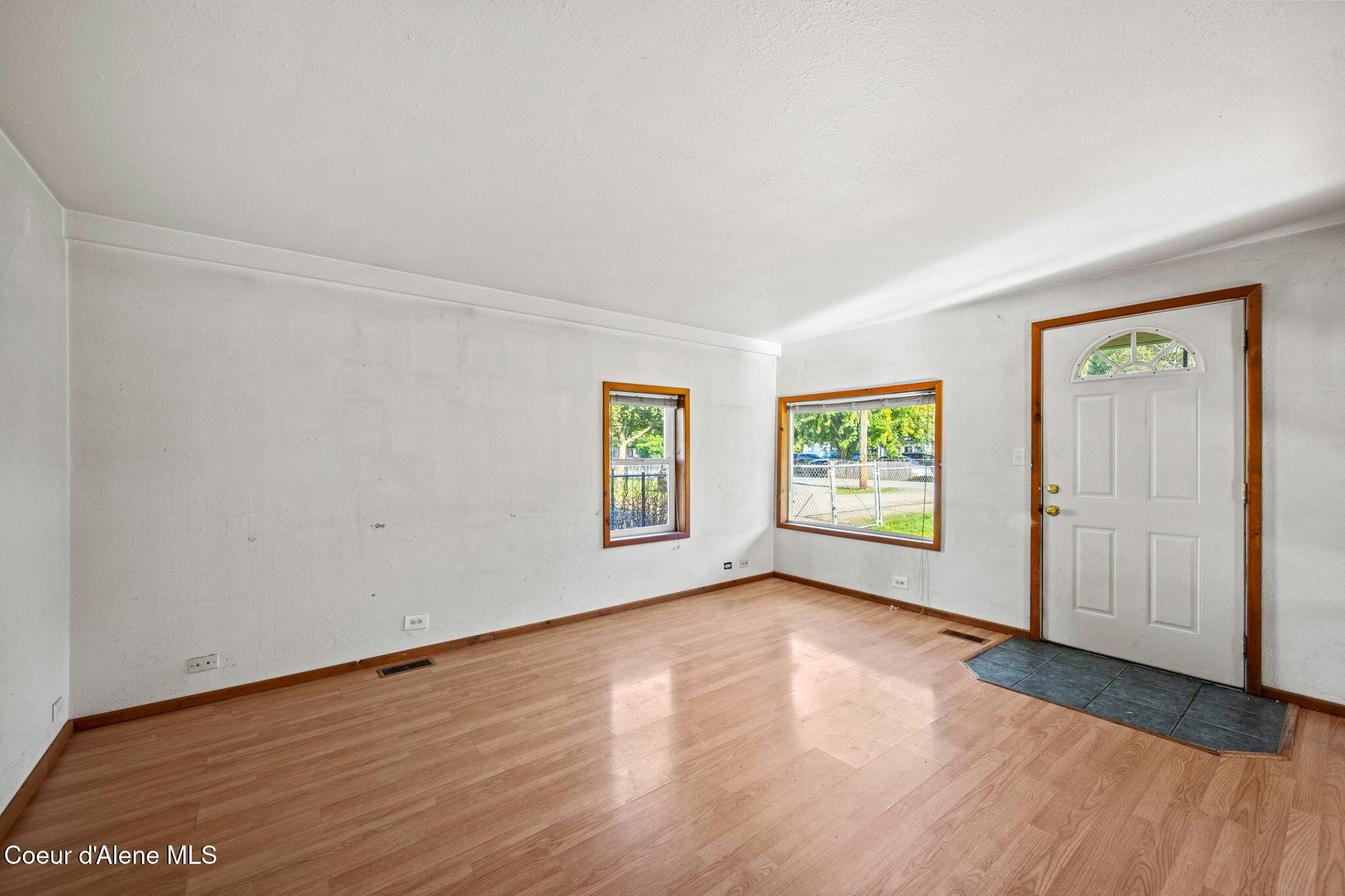 508 B Street Pinehurst, ID 83850 - Photo 6 of 46 21-web-or-mls-DSC_2171