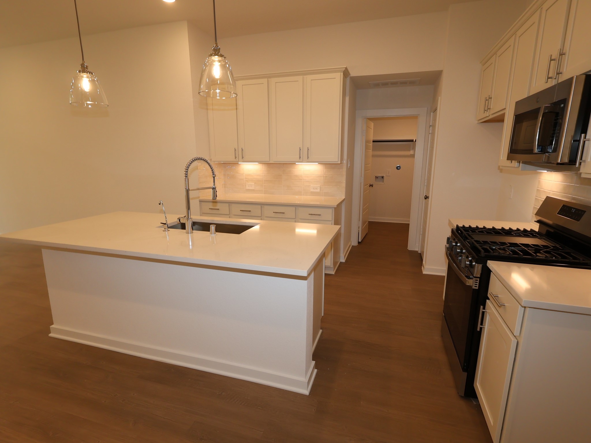 830 Falling Cave Drive Willis, TX 77378 - Photo 2 of 38