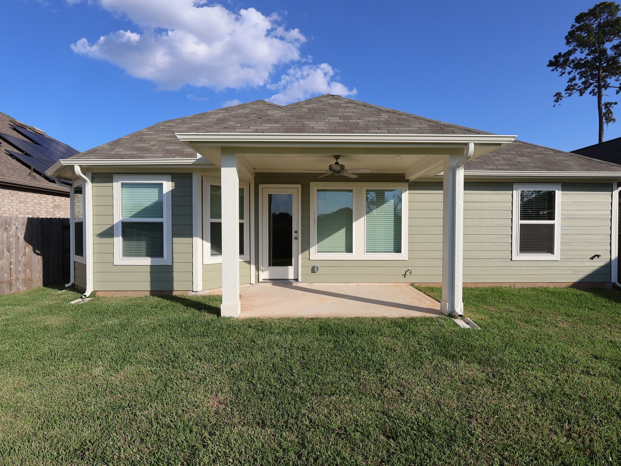 830 Falling Cave Drive Willis, TX 77378 - Photo 6 of 38