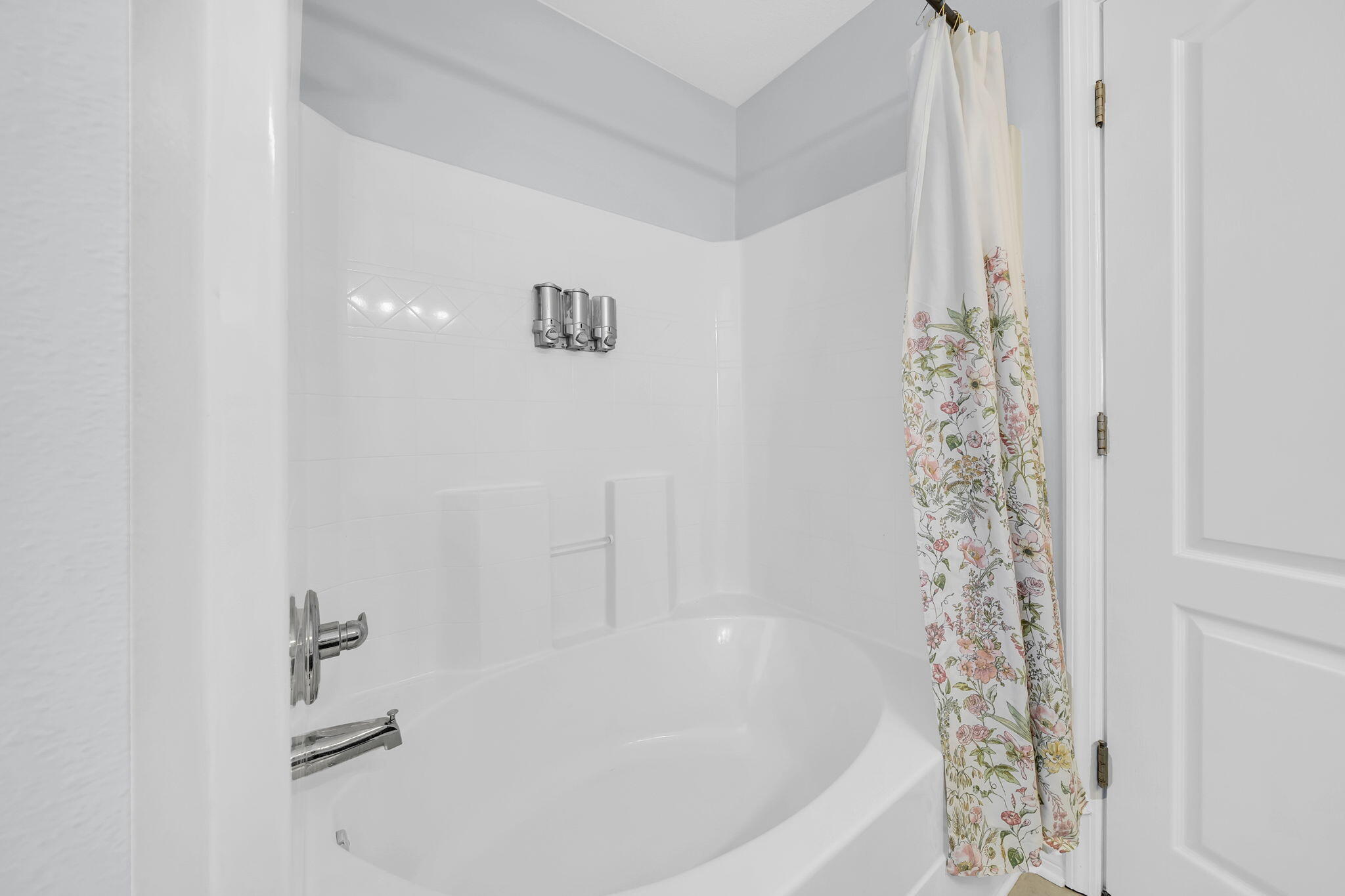 98 Bald Eagle Drive Santa Rosa Beach, FL 32459 - Photo 31 of 48 a bathroom with a bathtub