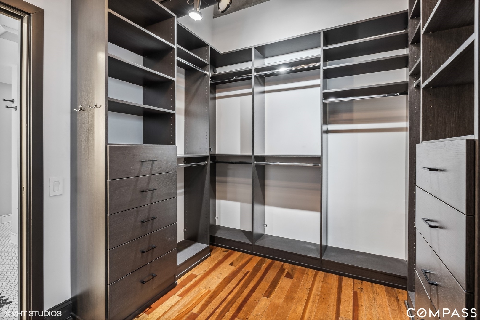 850 West Adams Street, Unit 2E Chicago, IL 60607 - Photo 22 of 36 a view of walk in closet with empty racks