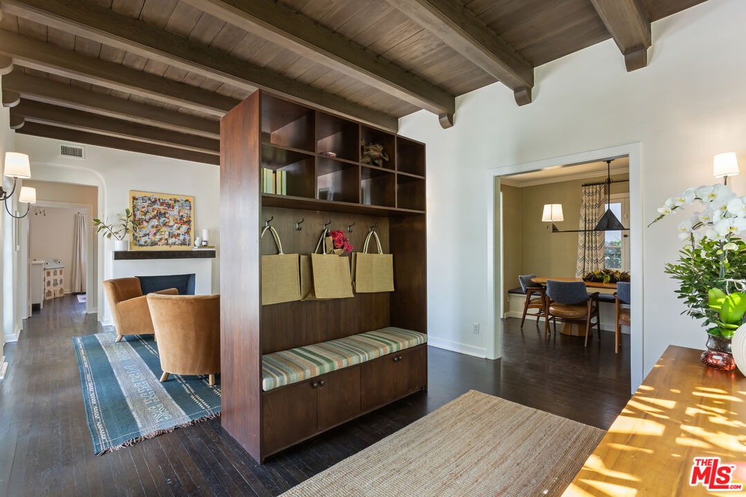 950 South Muirfield Road Los Angeles, CA 90019 - Photo 10 of 43