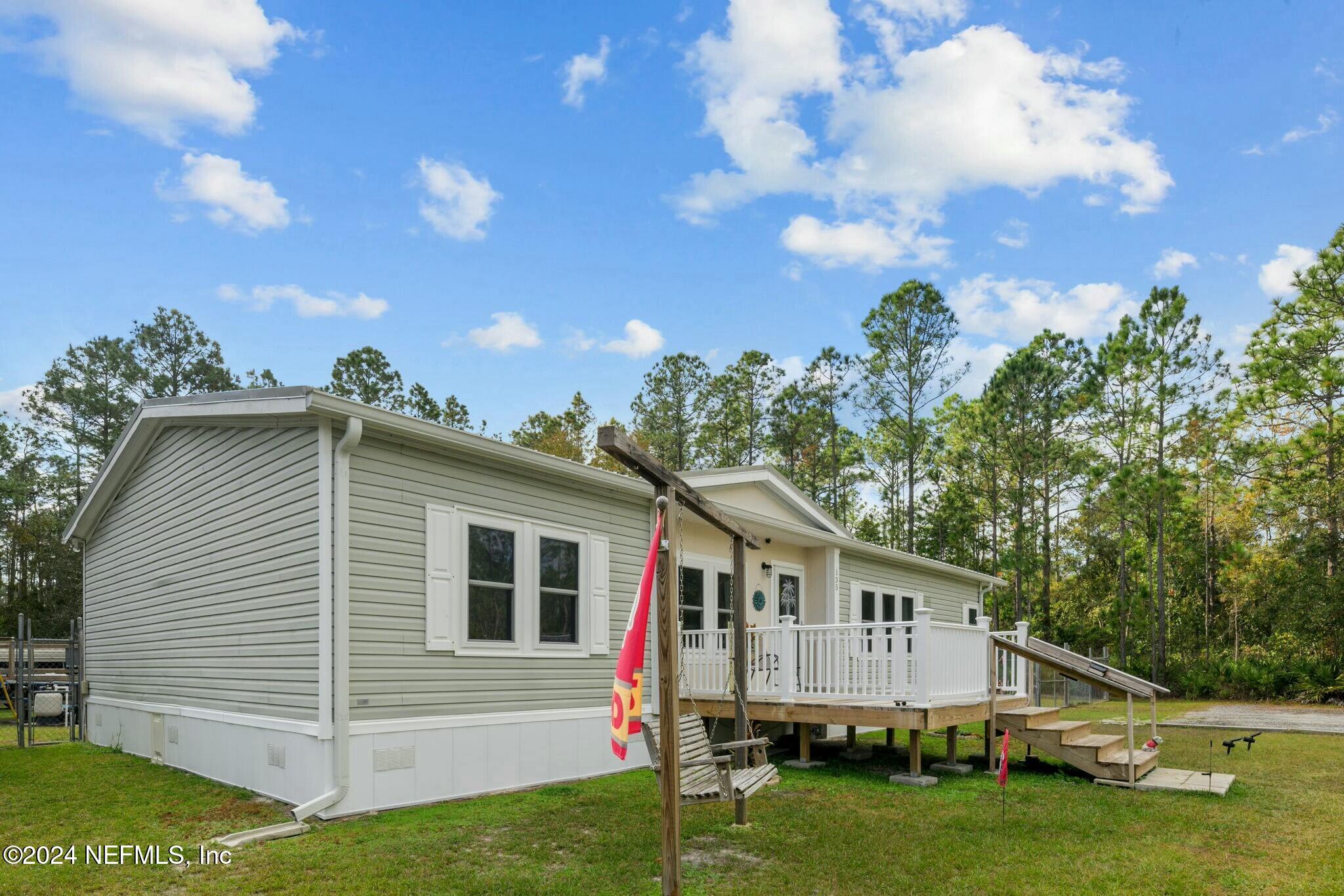 135 East Satsuma Road Palatka, FL 32177 - Photo 4 of 32 Front of home