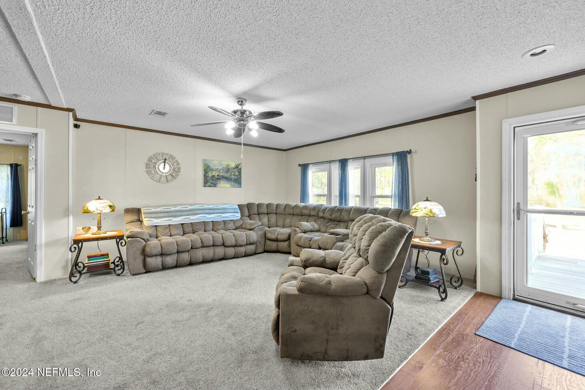 135 East Satsuma Road Palatka, FL 32177 - Photo 7 of 32 Living room/entry